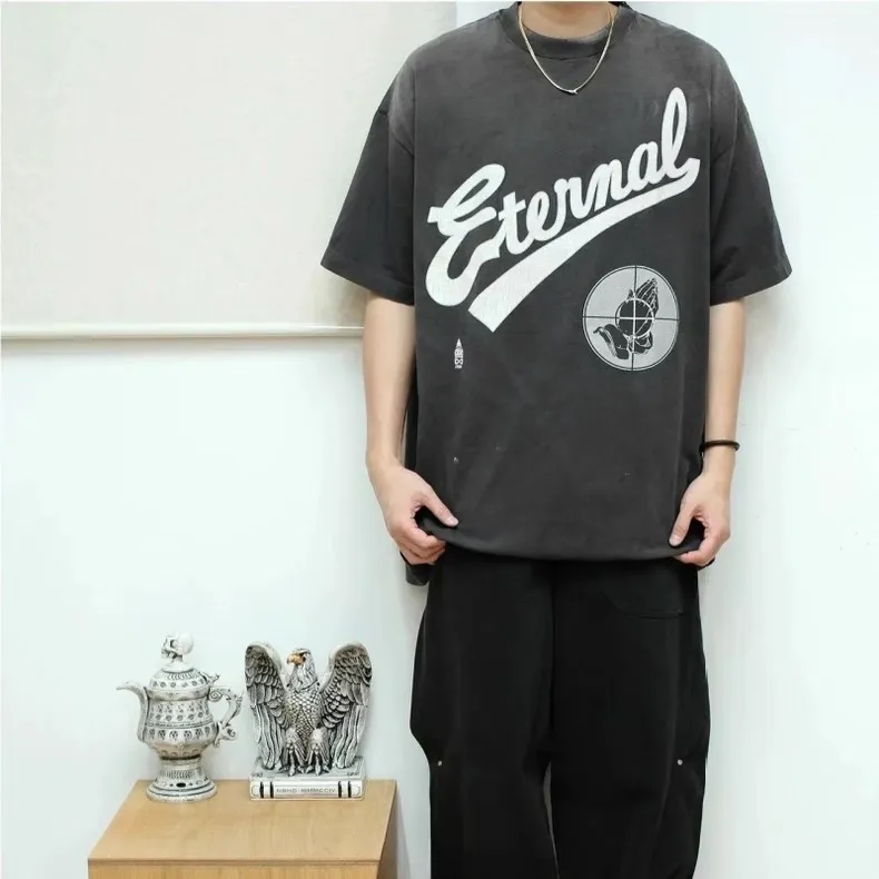 SAINT Mxxxxxx × FEAR OF GOD FG_LS TEE/SNT OF GOD/BLK FOG co-branded model SAINT OF GOD/ETERNAL prayer sight long sleeves, washed black S-XL, this season's major co-branded model, FOG manager JERRY personally carries the goods. The SAINT OF GOD series collaboration has gained quite a lot of buzz. Customized original co-branded SAINT OF GOD main label/washed label. Top-notch printing technology. Using silver sand and cracked pulp on the front and rear panels and heavy washing water to create a natural washed effect of printing, deep restoration